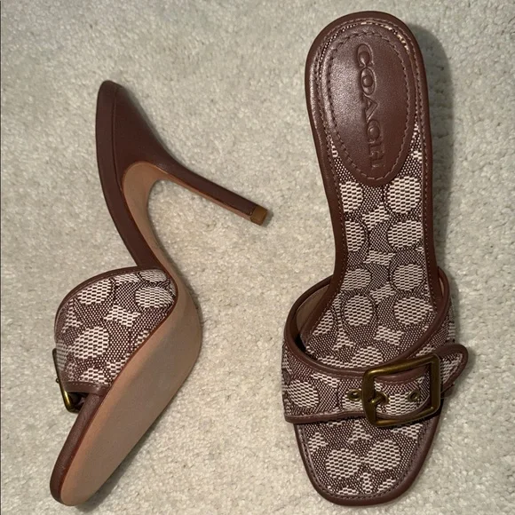❗️price is firm❗️Coach Signature Brown and Cream Heels - Picture 5 of 8